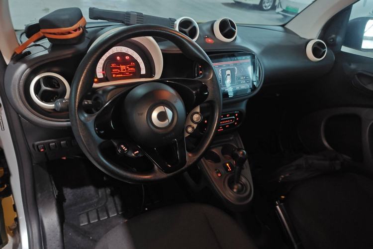 Used  fortwo 2015 1.0L 52 kW hardtop Dynamic version
