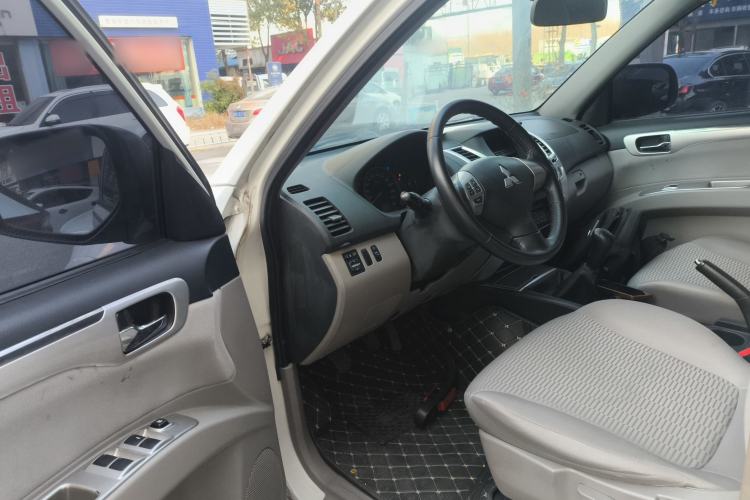 Used Mitsubishi Pajero Sport 2013 2.4L Manual Two-Wheel Drive Comfort Edition
