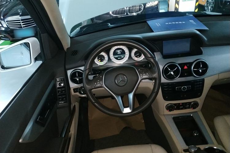 Used Mercedes-Benz GLK-Class 2013 GLK 300 4MATIC Dynamic Sunroof Model
