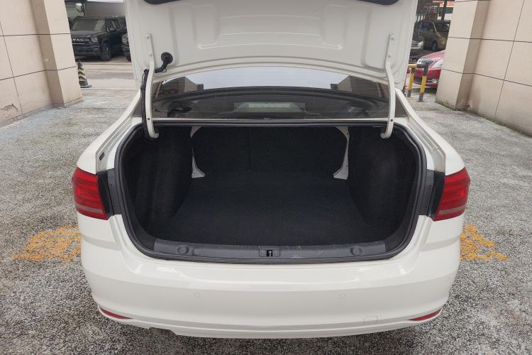 Used Volkswagen Lavida 2017 1.6L Automatic Comfort Edition
