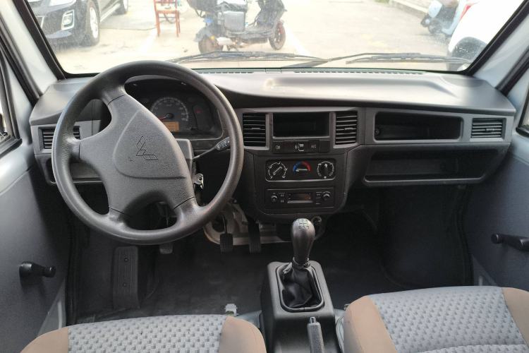 Used Wuling Zhiguang 2020 1.2L Van Utility Model China VI Emission Standard 5-Seater LSI