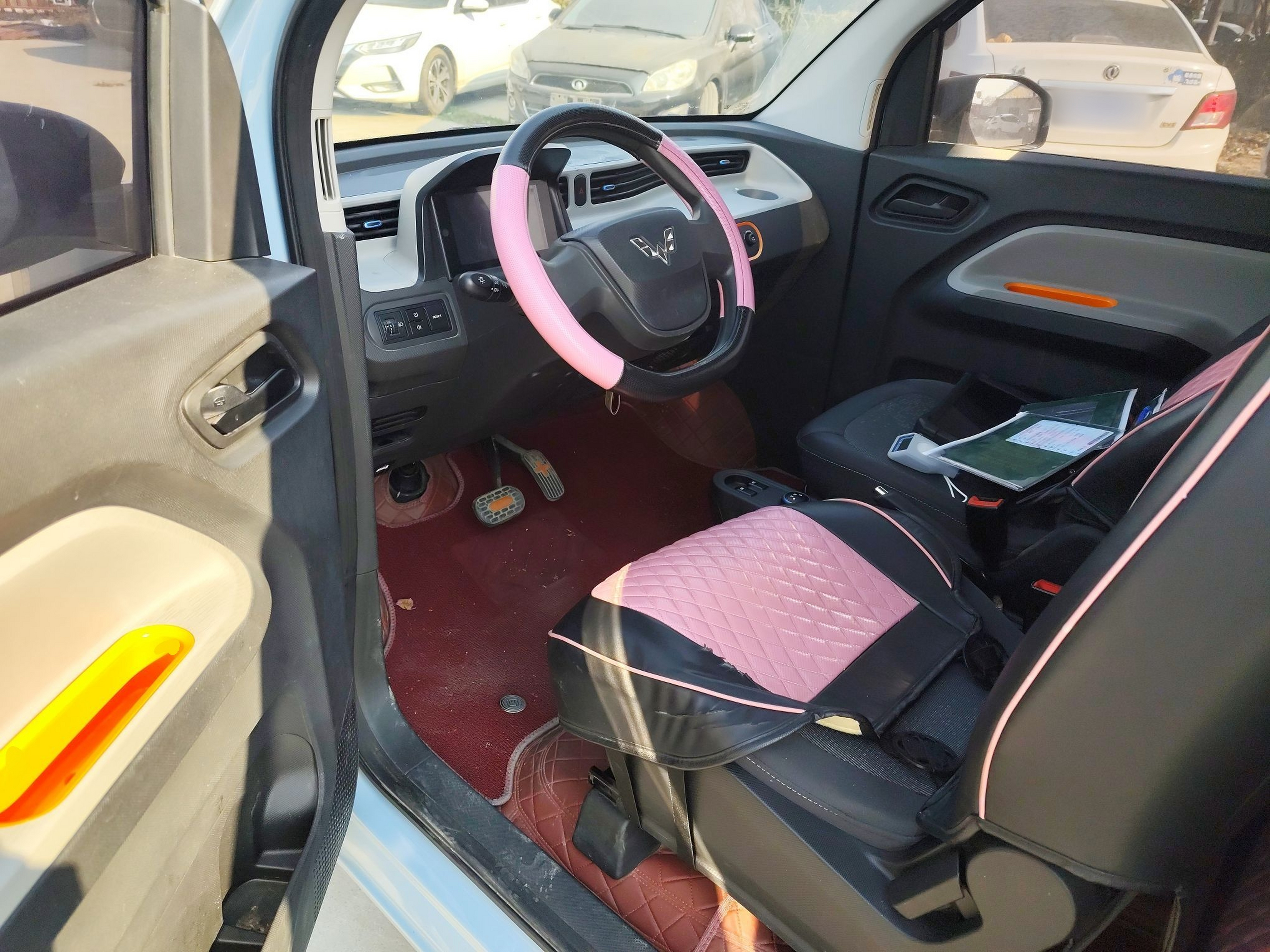 Переднее сиденье в автомобиле