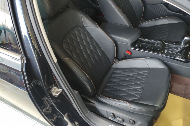 Used Volkswagen Passat 2019 330TSI Luxury Edition China VI Standard