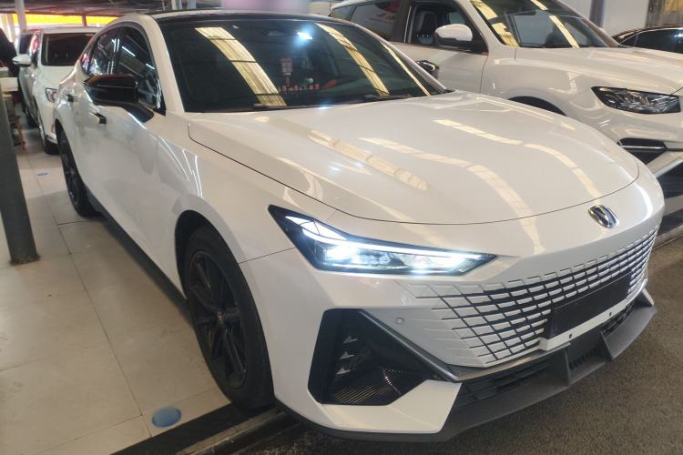 Used Changan UNI-V 2024 1.5T High-Energy Version
