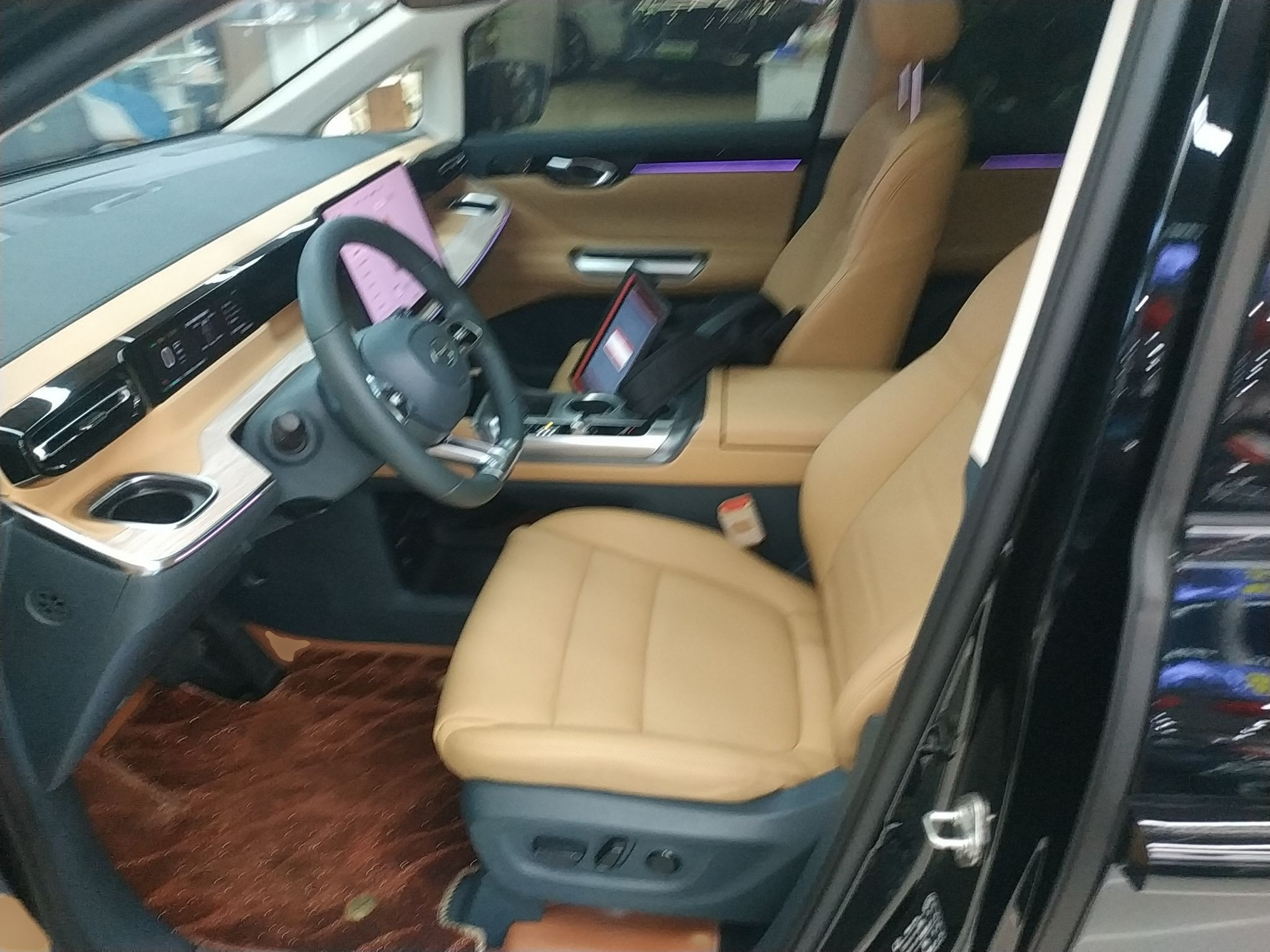 المقاعد الأمامية داخل السيارة