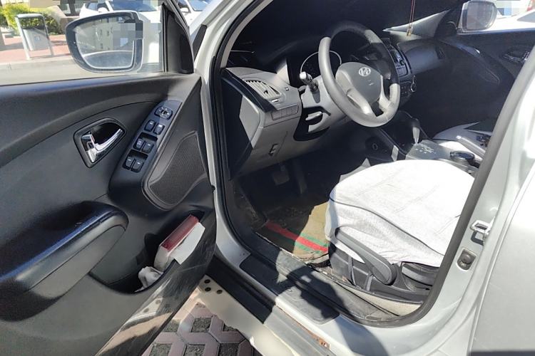 Used Hyundai ix35 2012 2.0L Automatic Two-Wheel Drive New Edition GL
