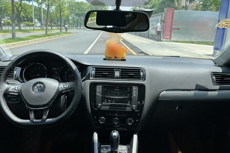 Used Volkswagen Sagitar 2017 230TSI Automatic Comfort Version
