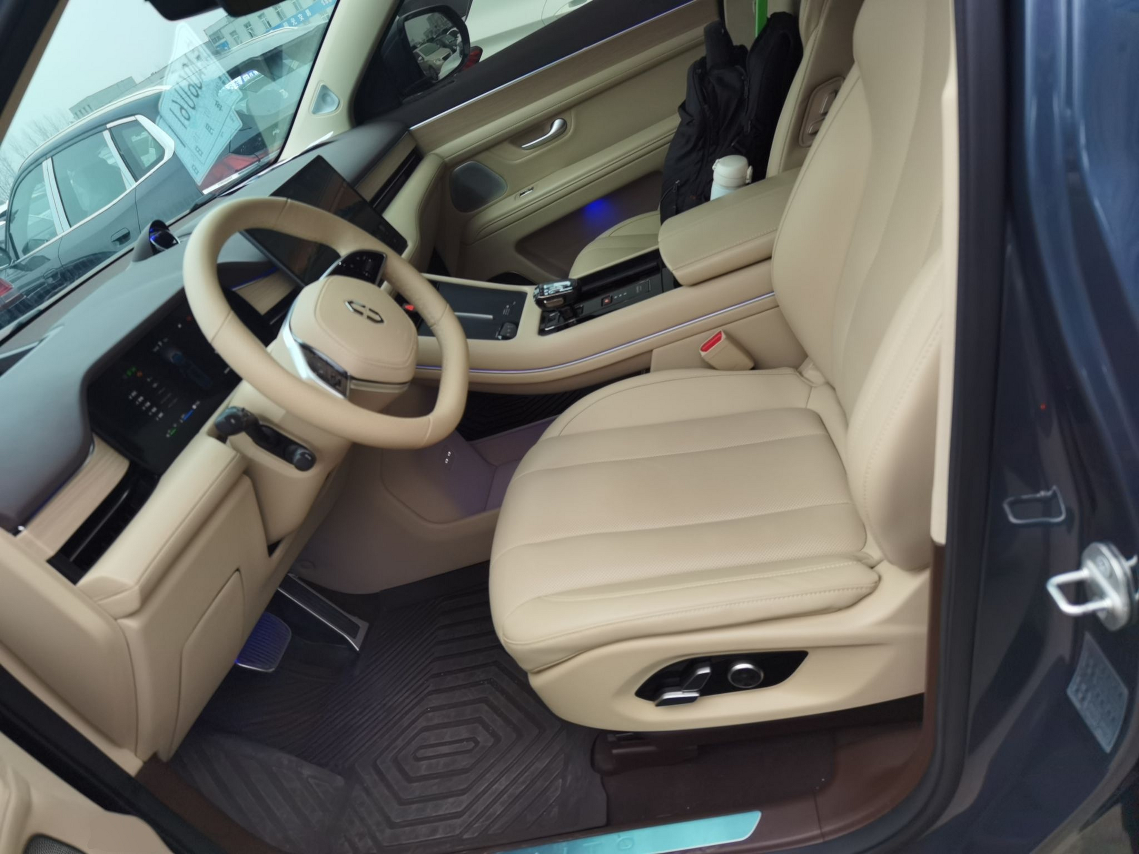 Переднее сиденье в автомобиле