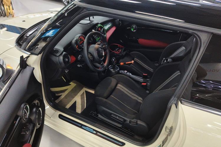 Used  MINI 2018 1.5T COOPER Racing Driver
