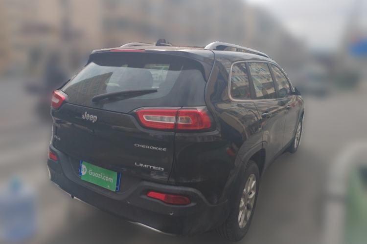 Used  Cherokee 2017 2.0L Superior Edition