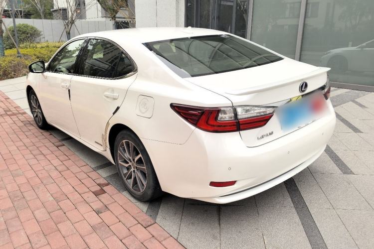 Used Lexus ES 2015 300h Comfort Edition

