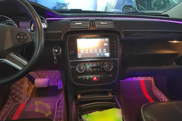 Used Mercedes-Benz R-Class 2017 R 320 4MATIC Business Edition Prestige Model
