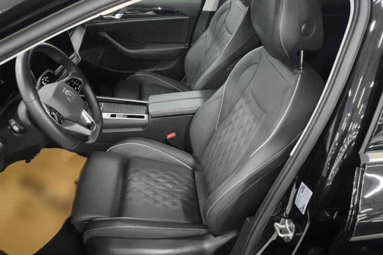 Used Volkswagen Magotan 2024 380TSI DSG Prestige Edition DaMai Package
