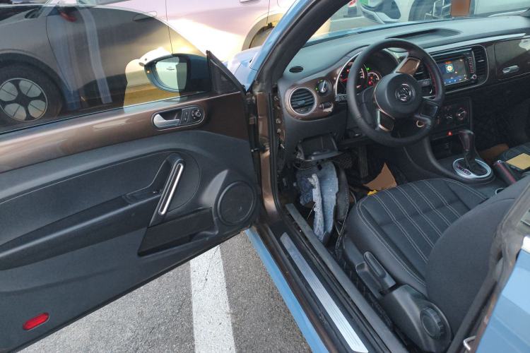 Used Volkswagen Beetle 2015 180TSI model
