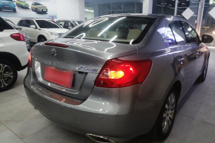 Used Suzuki Kizashi 2011 2.4L Two-Wheel Drive CVT Standard Edition
