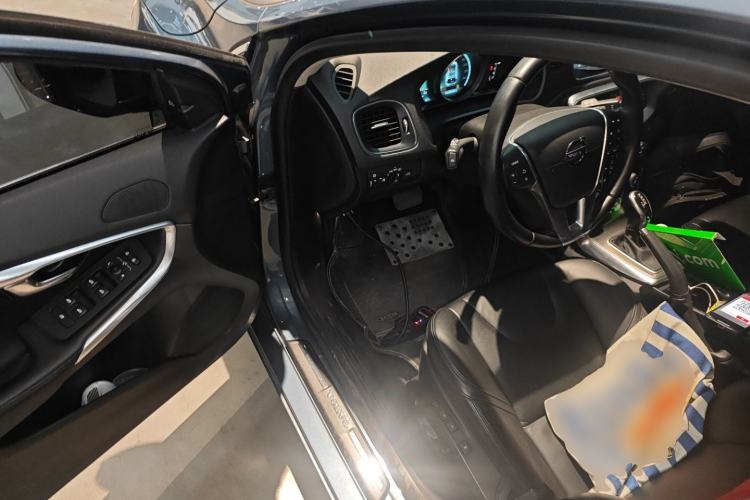 Used Volvo V40 2014 2.0T Zhiya Edition