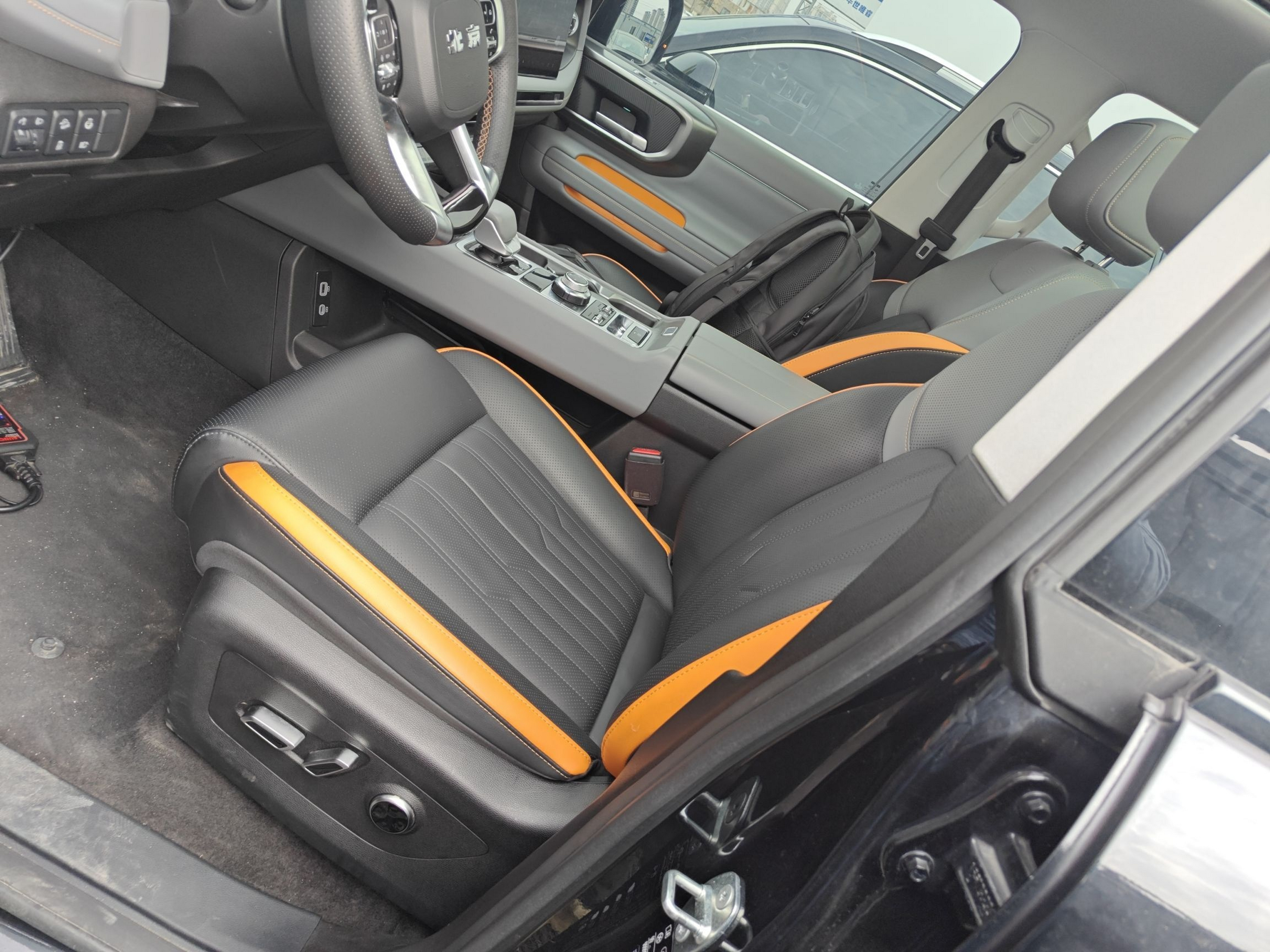 Переднее сиденье в автомобиле