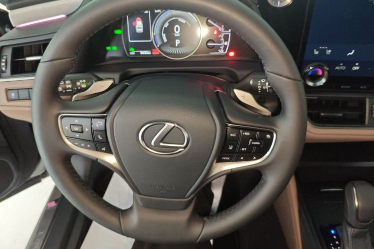 Used Lexus ES 2025 300h Deluxe Edition