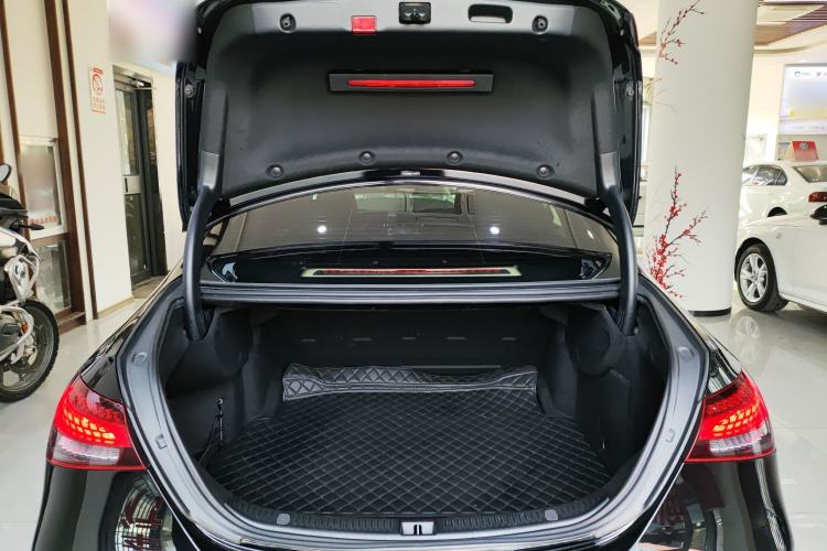 Used Mercedes-Benz E-Class 2023 Facelift E 260 L
