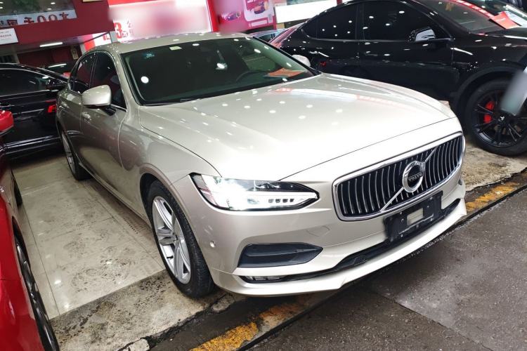 Used Volvo S90 2018 T4 Zhiyuan Edition
