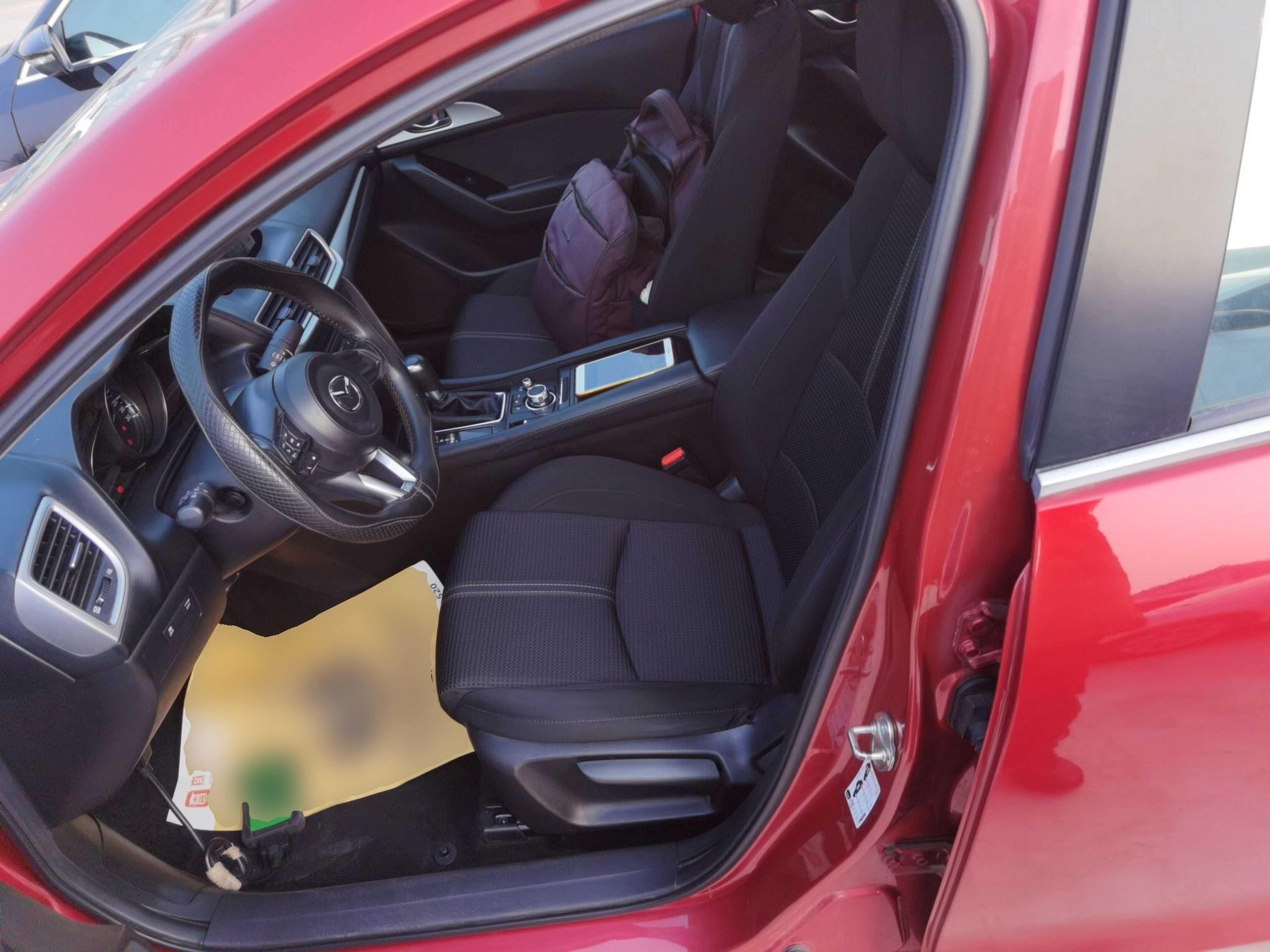 Переднее сиденье в автомобиле