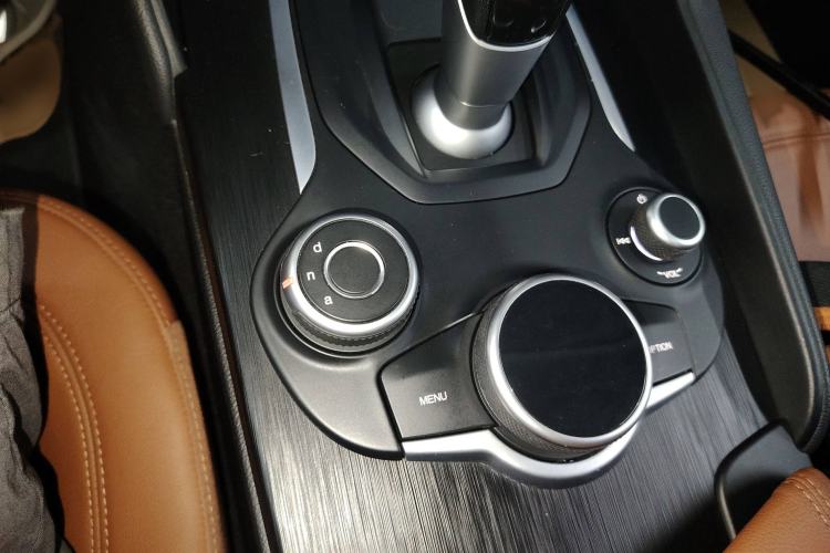 Used Alfa Romeo Giulia 2017 2.0T 200HP Luxury Edition
