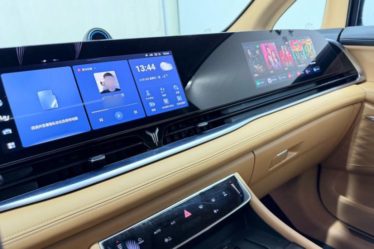 Used VOYAH Dream 2024 PHEV Extended-Range Premium Edition
