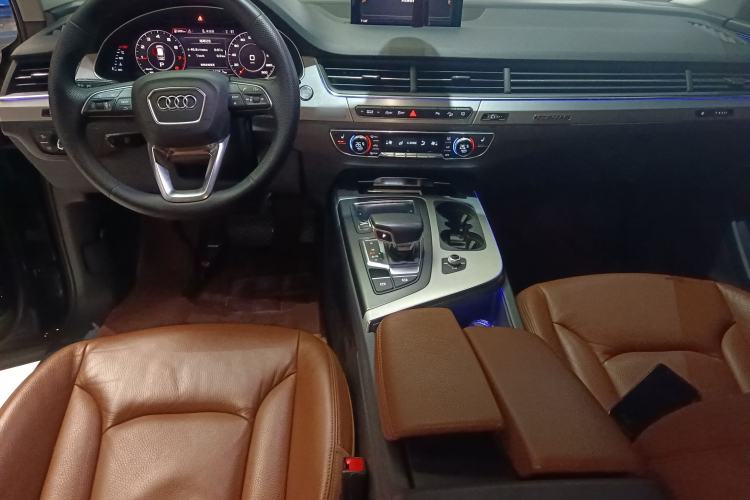 Used Audi Q7 2018 40 TFSI Comfort Model
