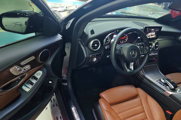 Used Mercedes-Benz GLC 2016 GLC 300 4MATIC Luxury Model
