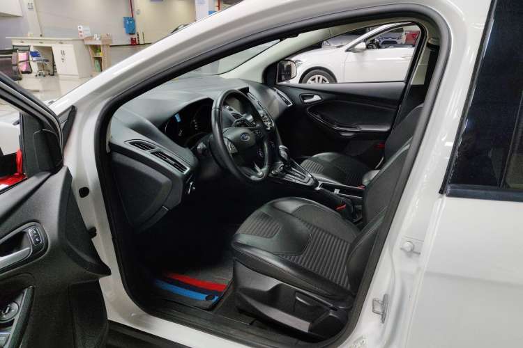 Used Ford Focus 2017 Hatchback 1.6L Automatic Fashion Edition Smart Drive Version
