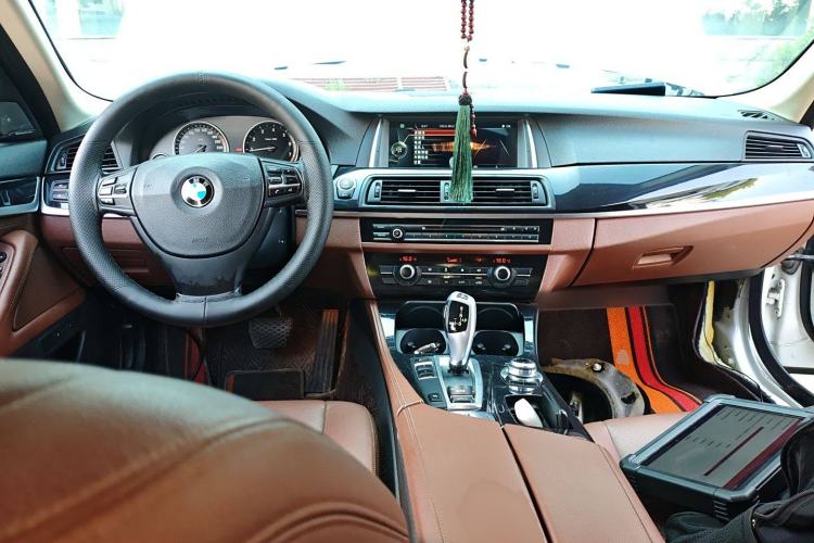 Used BMW 5 Series 2014 520Li Elegant Model
