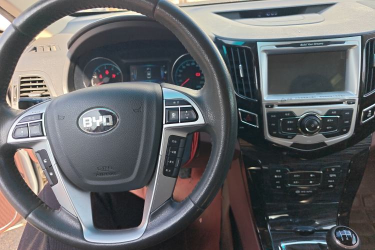 Used BYD Surui 2015 Revised Version 1.5L Manual Luxury Edition
