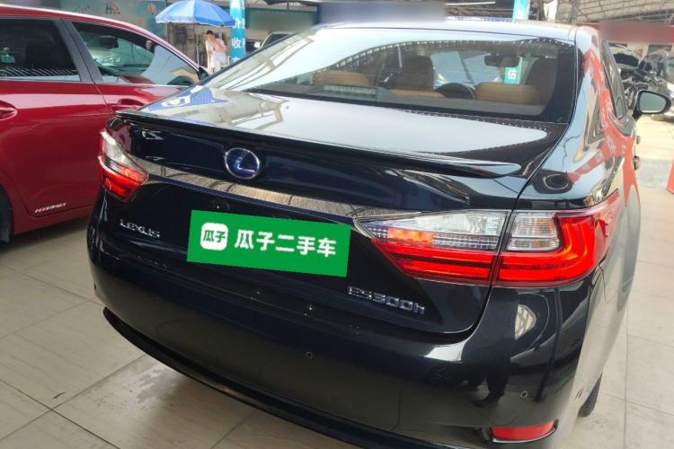 Used Lexus ES 2015 300h Comfort Edition
