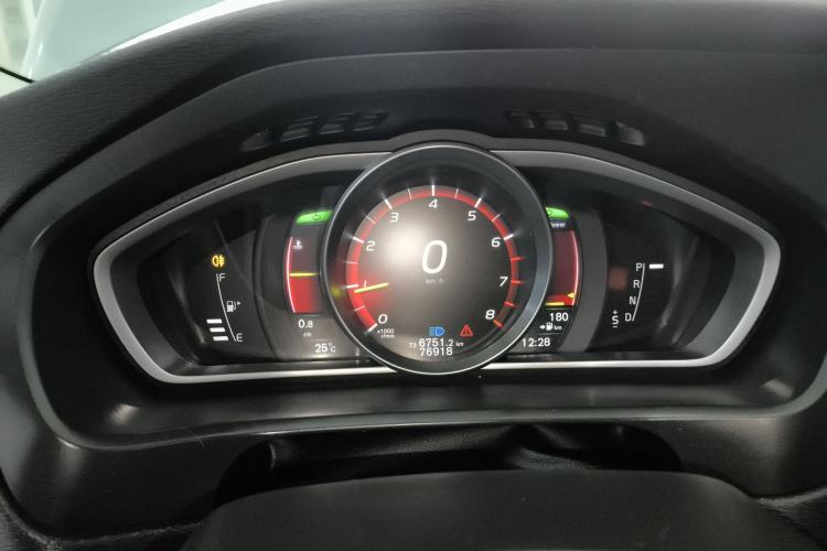 Used Volvo V40 2018 T4 Zhiya Edition
