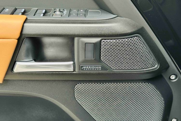 Used Land Rover Defender 2024 110 5.0T V8
