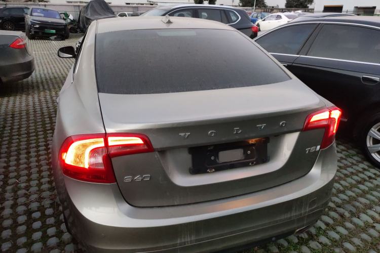 Used Volvo S60 2014 S60L 2.0T Zhiyuan Edition
