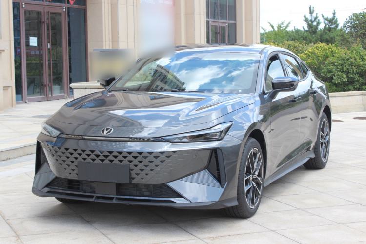 Used Changan UNI-V iDD 2024 Blue Whale Smart Electric iDD 136km ZhiKu Model
