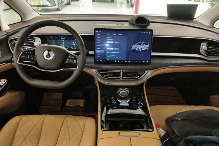 Used Denza D9 2024 DM-i 980 Four-Wheel Drive Prestige Model
