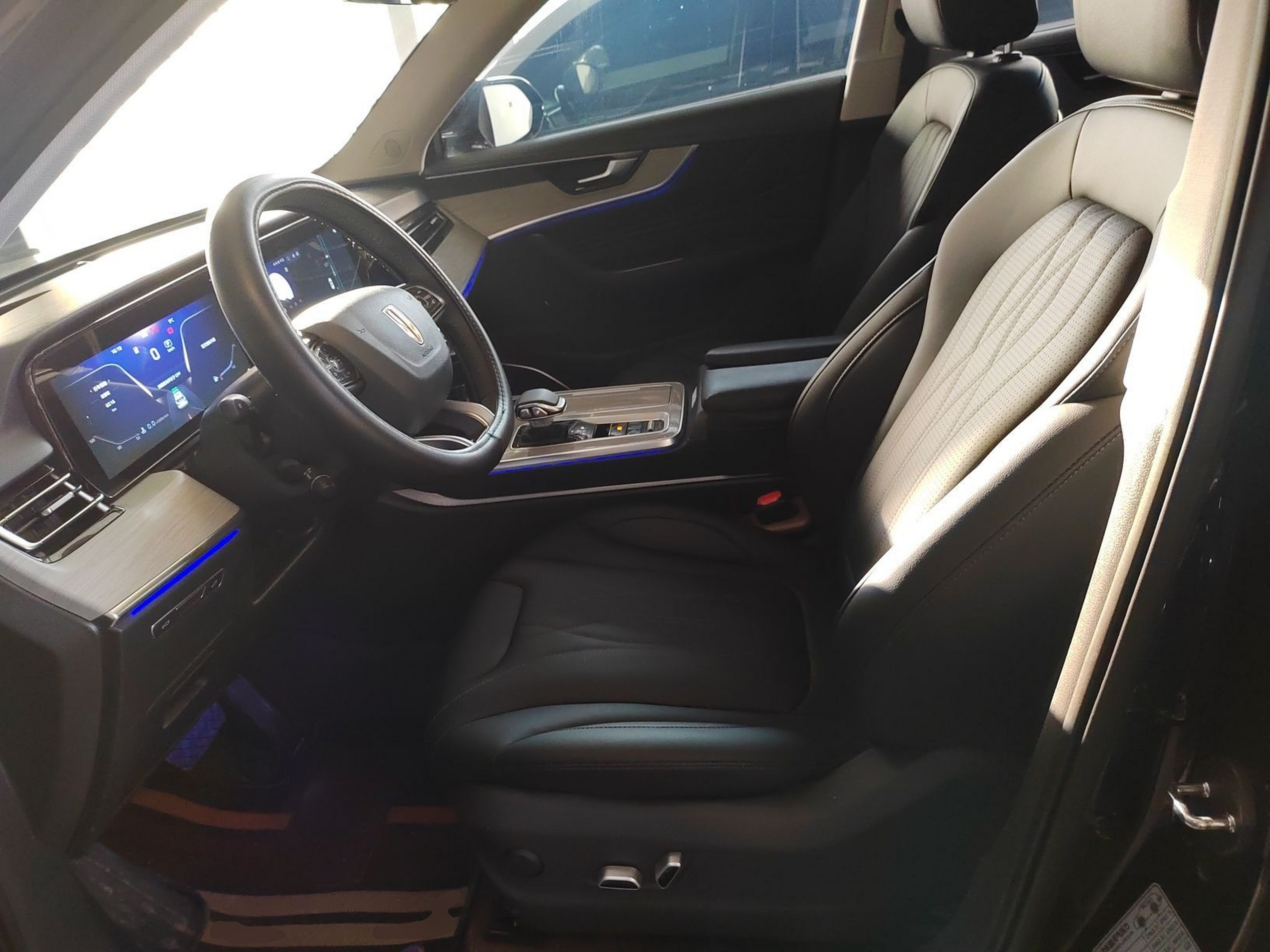 المقاعد الأمامية داخل السيارة