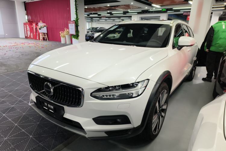Used Volvo V90 2021 Cross Country B5 AWD Prestige Edition
