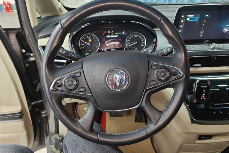 Used Buick GL8 2023 Facelifted Land Cruiser Executive Luxury Version
