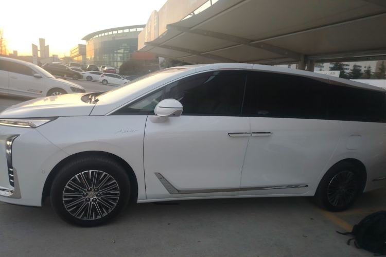 Used Buick GL8 New Energy 2024 Lu Zun Luxury Edition 7-Seater
