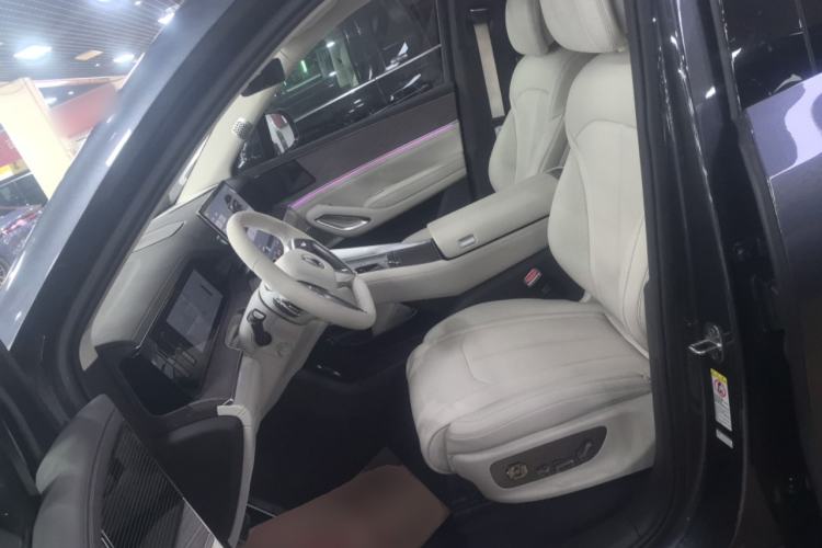 Used Denza N9 2025 Flagship Model
