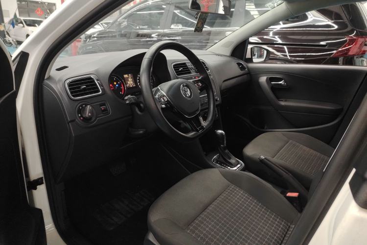 Used Volkswagen Polo 2016 1.6L Automatic Comfort Model
