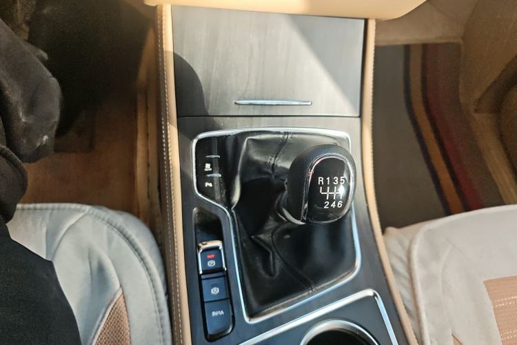 Used Baojun 730 2017 1.5T Manual Prestige Version 7 Seats
