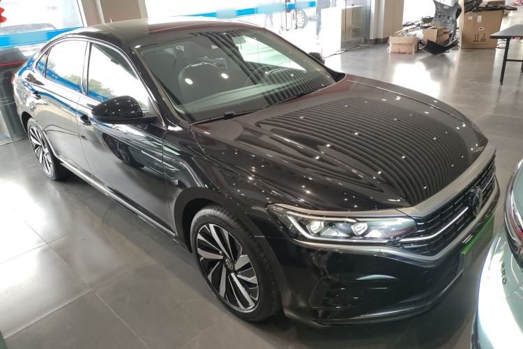 Used Volkswagen Passat 2025 Outstanding Model 380TSI Dragon Glory Edition
