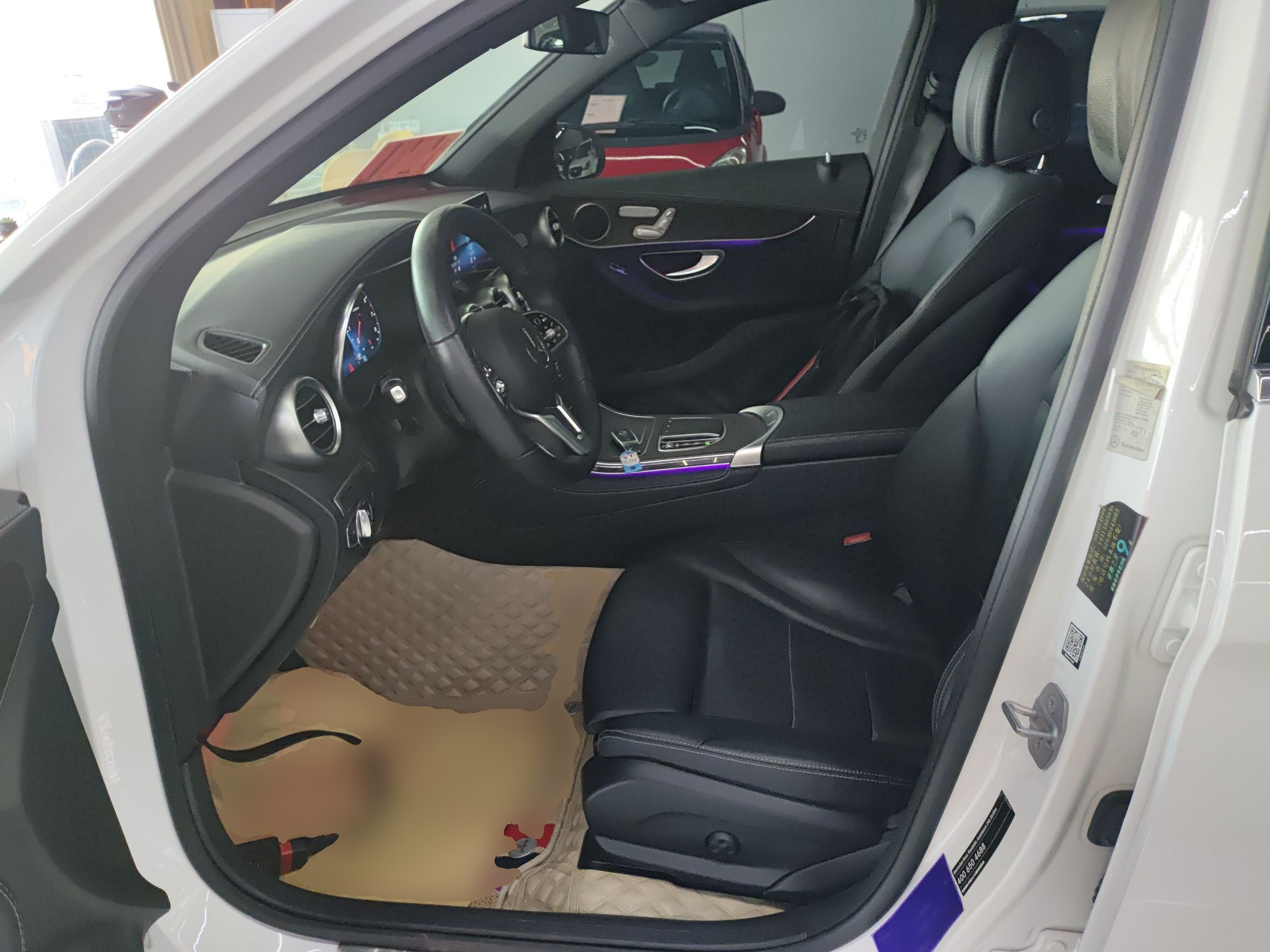 المقاعد الأمامية داخل السيارة