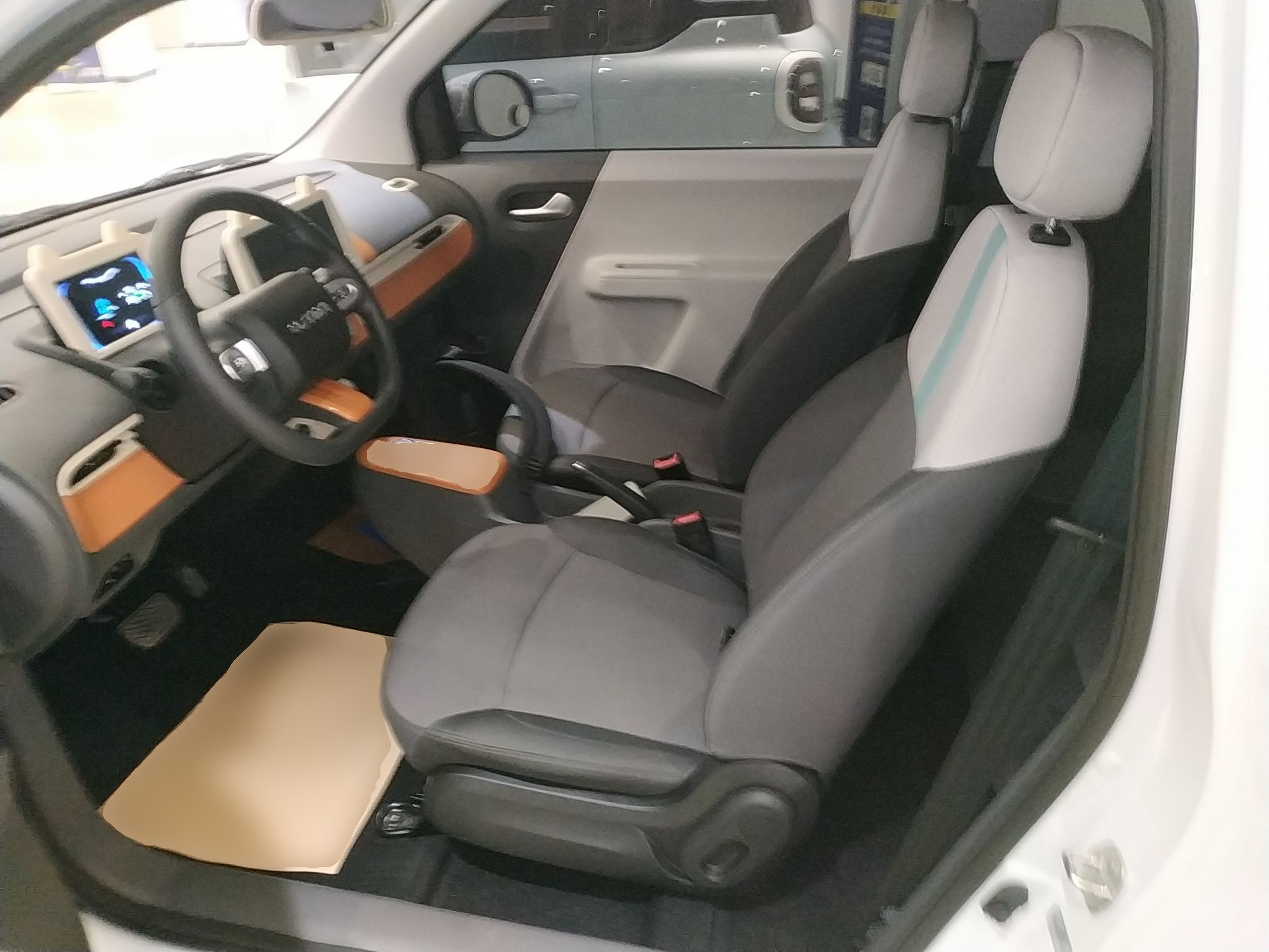 Переднее сиденье в автомобиле