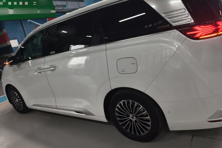 Used Denza D9 2022 DM-i 970 Four-Wheel Drive Flagship Model
