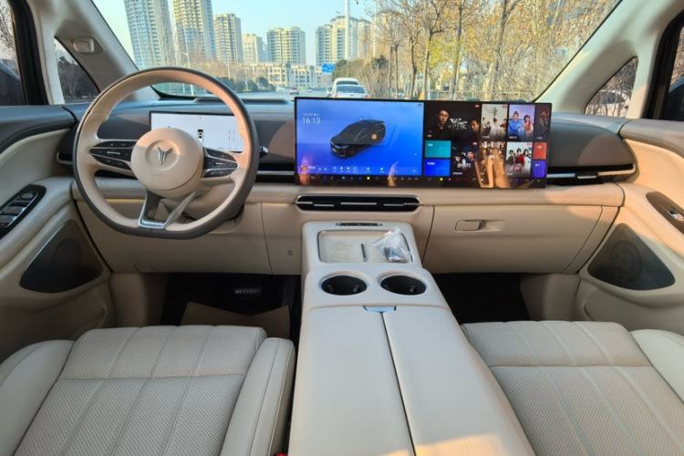 Used VOYAH Dream 2025 PHEV Four-Wheel-Drive Flagship Kunpeng Edition
